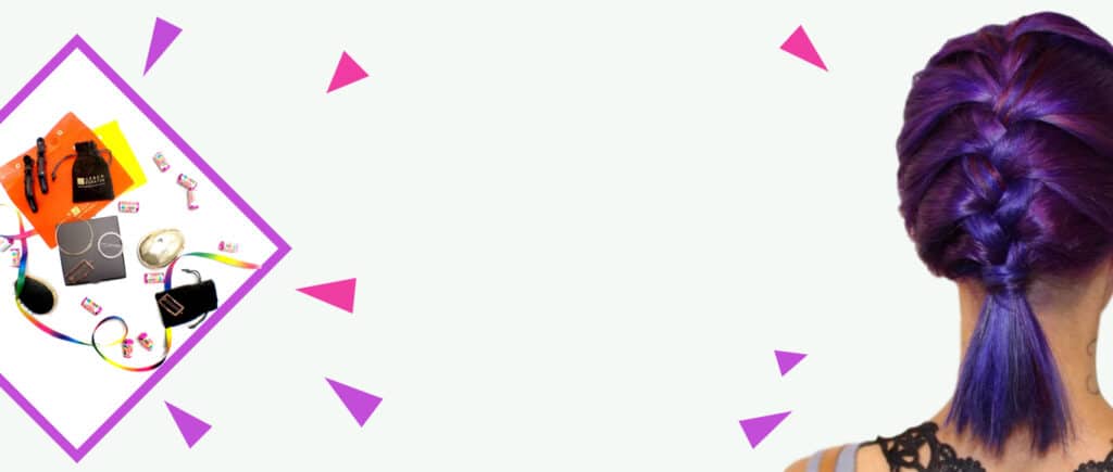 Formes géométriques roses et violettes sur fond blanc